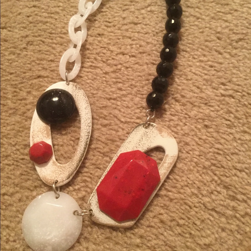 STATEMENT NECKLACE - Picture 4 of 5